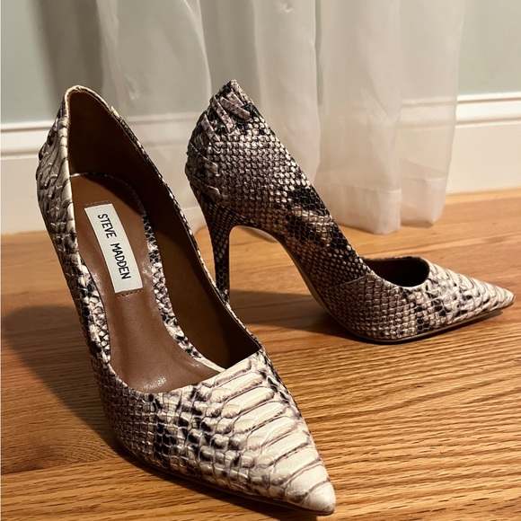 Steve Madden Shoes - Steve Madden Snakeskin High Heel